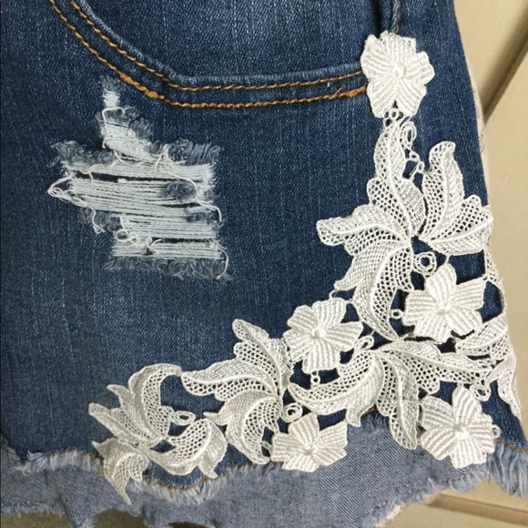 🌸Flower Appliqué Festival Shorts🌸 - Picture 3 of 8